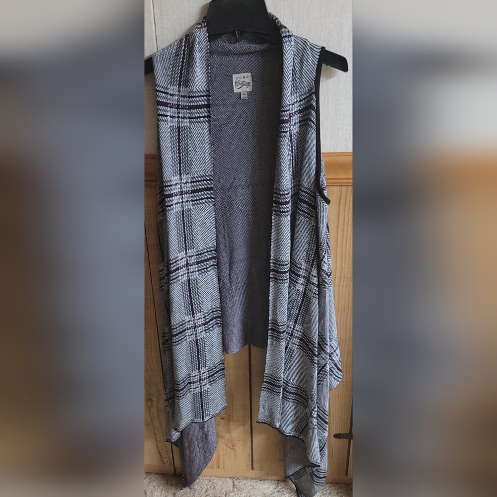 Sleeveless plaid sweater jacket